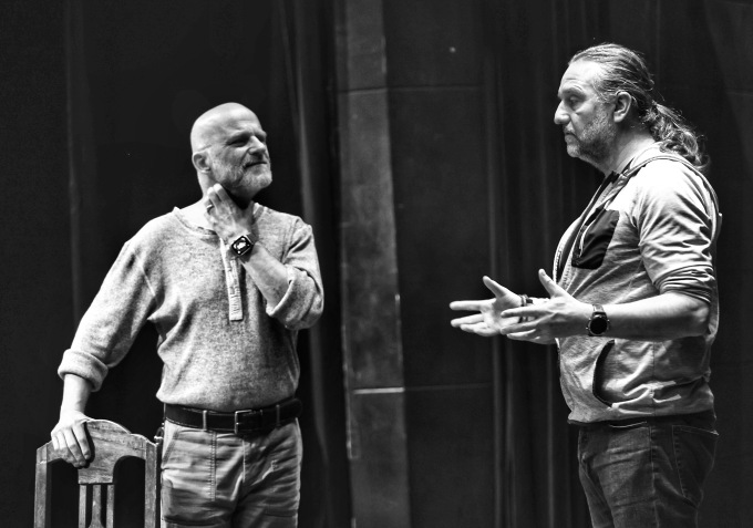 s Hynkem Čermákem při zkoušení inscenace (foto: Zbyněk Hozák) s Hynkem Čermákem při zkoušení inscenace (foto: Zbyněk Hozák)