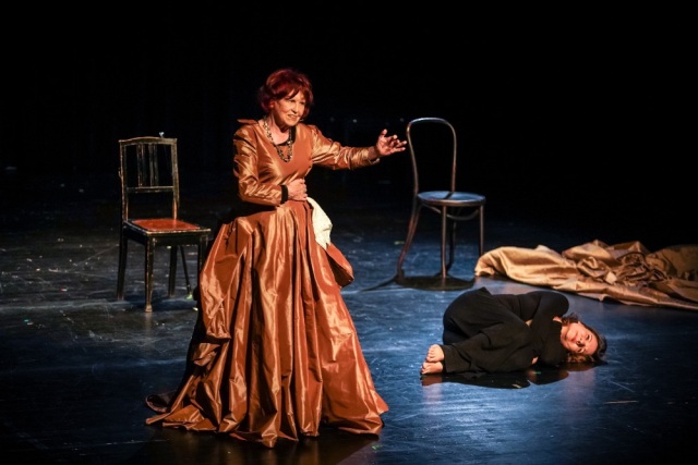Divadlo Stefana Jaracze v Olštýně - Snadné věci (foto: Wojciech Habdas) Divadlo Stefana Jaracze v Olštýně - Snadné věci (foto: Wojciech Habdas)