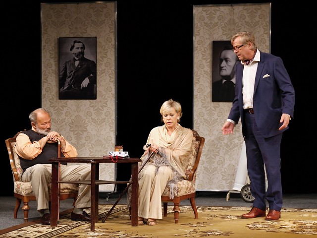 Rudolf Hrušínský, Jana Švandová, Zdeněk Žák - ukázka z představení (foto: Michal Novák) Rudolf Hrušínský, Jana Švandová, Zdeněk Žák - ukázka z představení (foto: Michal Novák)