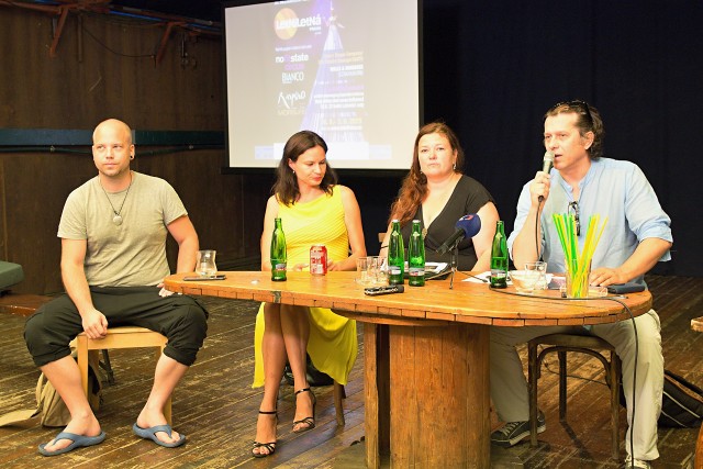 Jiří Mravec, Eliška Kaplicky, Ivana Vrbíková, Jiří Turek (foto: Michal Novák) Jiří Mravec, Eliška Kaplicky, Ivana Vrbíková, Jiří Turek (foto: Michal Novák)