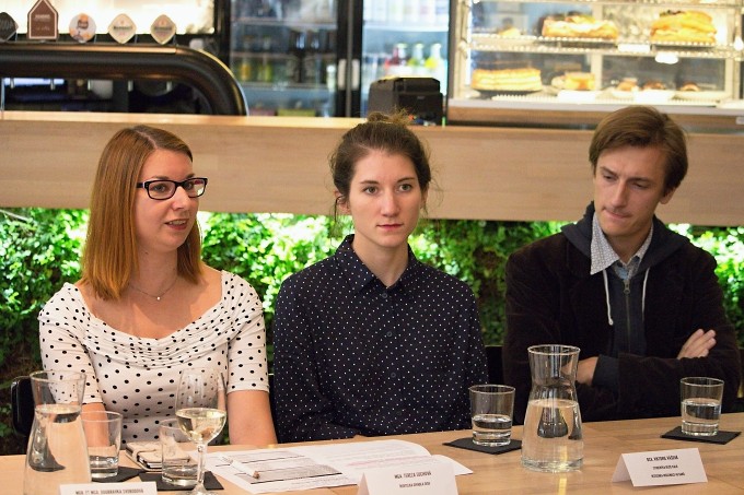 ředitelka Divadla Disk Tereza Sochová a studenti Viktorie Vášová a Boris Jedinák ředitelka Divadla Disk Tereza Sochová a studenti Viktorie Vášová a Boris Jedinák