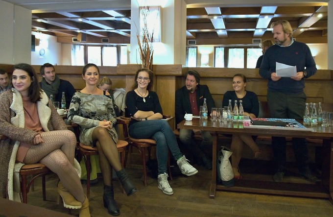 na tiskovém setkání v&nbsp;klubu MdB