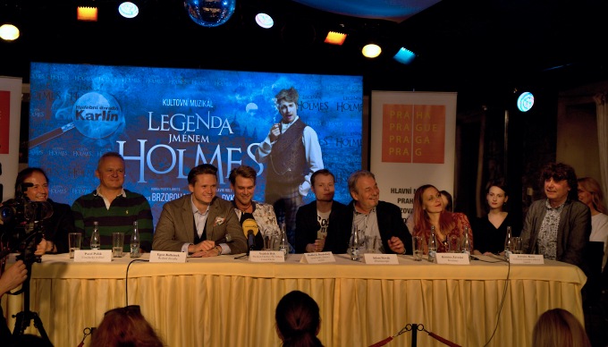 na tiskovém setkání v&nbsp;Theatro music clubu