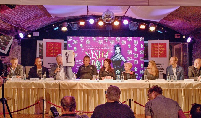 na tiskovém setkání v Music clubu Theatro na tiskovém setkání v Music clubu Theatro