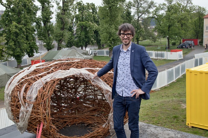 Ivo Kristian Kubák a podivné hnízdo v adaptačním táboře (mimozemšťani zatím nespatřeni) Ivo Kristian Kubák a podivné hnízdo v adaptačním táboře (mimozemšťani zatím nespatřeni)