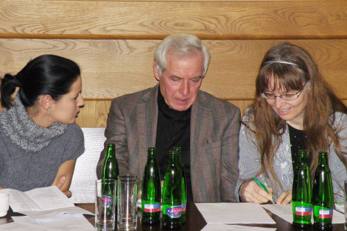 asistentka režie Eva Hrbáčková, režisér Pavel Fieber, překladatelka Jana Nováčková na tiskové konferenci asistentka režie Eva Hrbáčková, režisér Pavel Fieber, překladatelka Jana Nováčková na tiskové konferenci