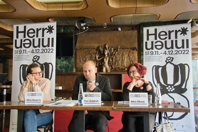27. ročník Pražského divadelního festivalu německého jazyka představili jeho ředitel Petr Štědroň, emeritní ředitelka Jitka Jílková a dramaturgyně Nina Jacques 27. ročník Pražského divadelního festivalu německého jazyka představili jeho ředitel Petr Štědroň, emeritní ředitelka Jitka Jílková a dramaturgyně Nina Jacques