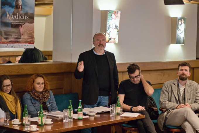 na tiskovém setkání v klubu MdB na tiskovém setkání v klubu MdB