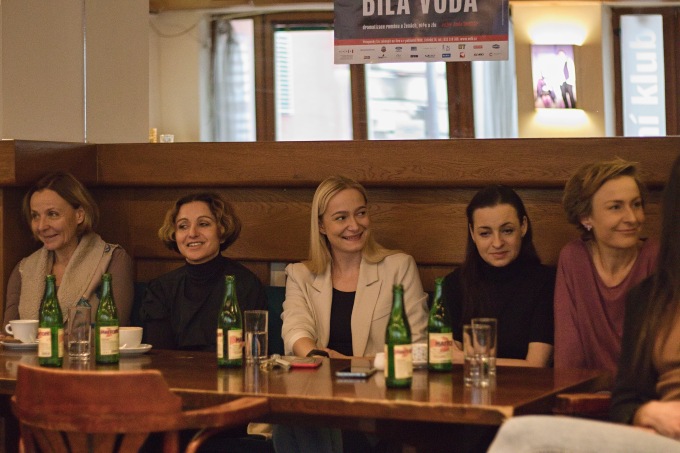 Erika Kubálková, Markéta Sedláčková, Míma Krajčová, Radka Coufalová a Lenka Janíková na tiskové konferenci v klubu MdB