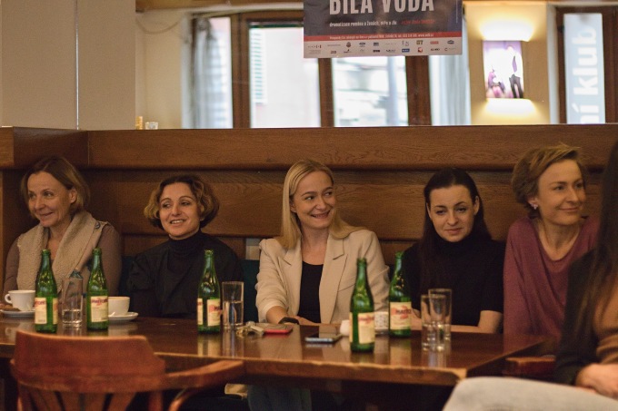 Erika Kubálková, Markéta Sedláčková, Míma Krajčová, Radka Coufalová a&nbsp;Lenka Janíková na tiskové konferenci v&nbsp;klubu MdB