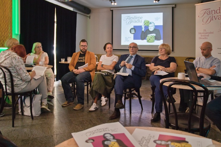 na tiskovém setkání k nadcházejícímu ročníku Mezinárodního festivalu Divadlo na tiskovém setkání k nadcházejícímu ročníku Mezinárodního festivalu Divadlo