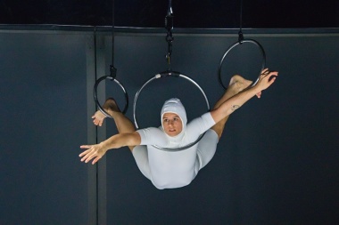 Nová inscenace Cirku La Putyka o vzorech, sportu a umění