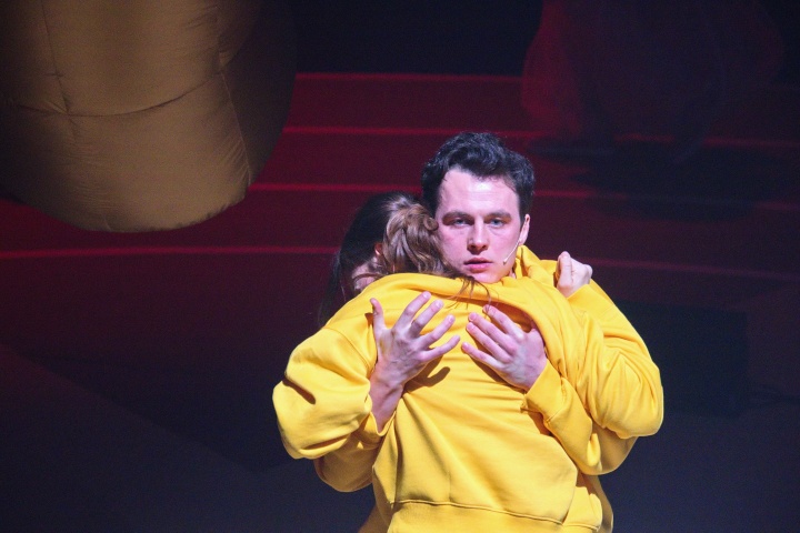 5x ukázka z&nbsp;inscenace Human ZOO&nbsp;- Gospelová anarchie