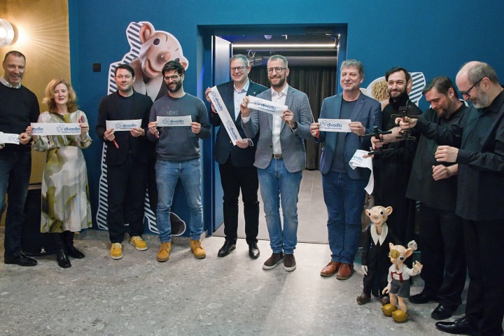 Oficiálně otevřeno! Za účasti týmu Divadla S+H a zástupců MČ Praha 6 či magistrátu. Oficiálně otevřeno! Za účasti týmu Divadla S+H a zástupců MČ Praha 6 či magistrátu.