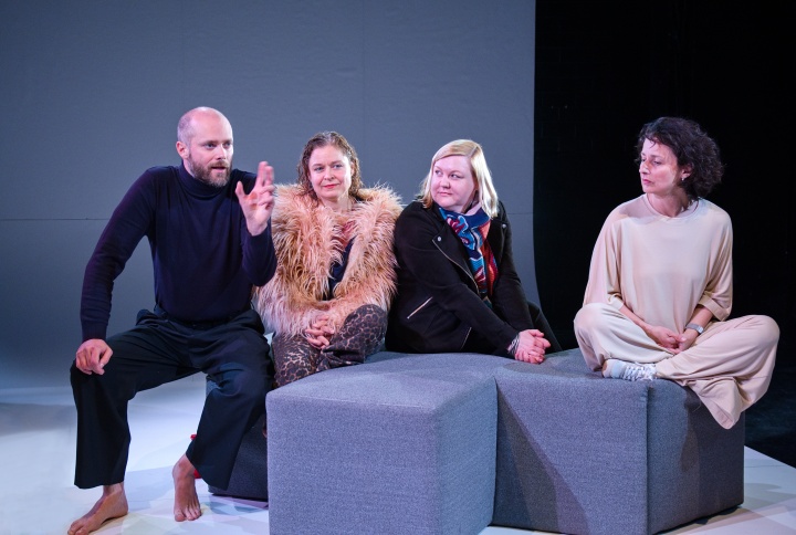 na tiskovém setkání: Jiří Š Hájek, Zuzana Zlatohlávková, dramaturgyně inscenace Anna na tiskovém setkání: Smrčková a Lenka Zbranková na tiskovém setkání: Jiří Š Hájek, Zuzana Zlatohlávková, dramaturgyně inscenace Anna Smrčková a Lenka Zbranková