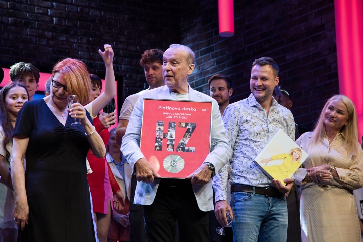 ...ale vše se samozřejmě obracelo i&nbsp;ke vzpomínkám //<br>Štefanu Margitovi byla mj. dodatečně předána platinová deska, kterou získalo předchozí album Hany Zagorové