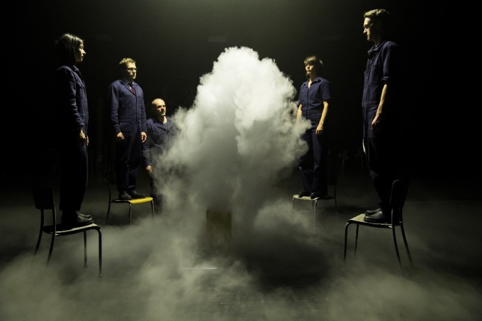 Bernetta Theaterproduktionen - Girl from the Fog Machine Factory (foto: Sandra Then) Bernetta Theaterproduktionen - Girl from the Fog Machine Factory (foto: Sandra Then)